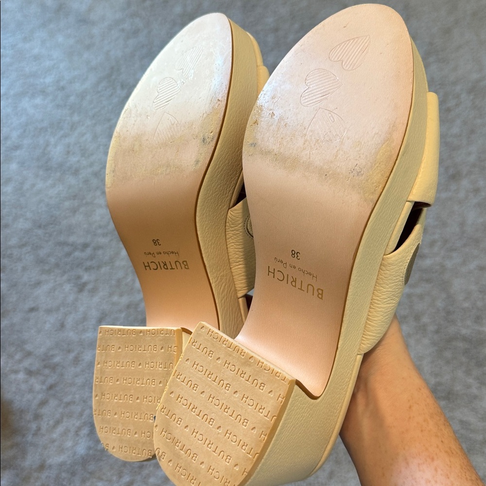 Butrich Ivory Gold Heart Platform Leather Sandal Size 38 - Picture 6 of 6